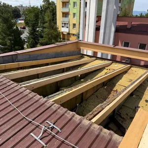 Výmena strechy na budove fary