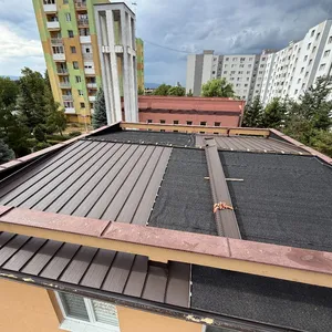 Výmena strechy na budove fary